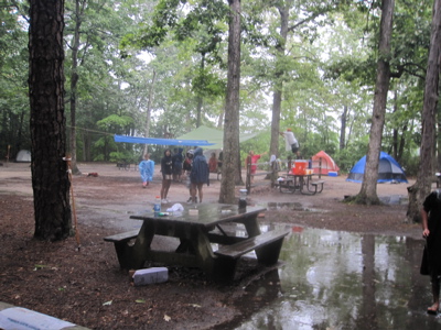 出典:Camping in Rain: Tips and Tricks | Camping Tips