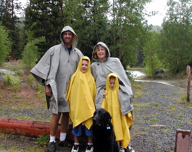 出典:Everyday Lives | 13 Ways to Enjoy a Rainy Camping Trip